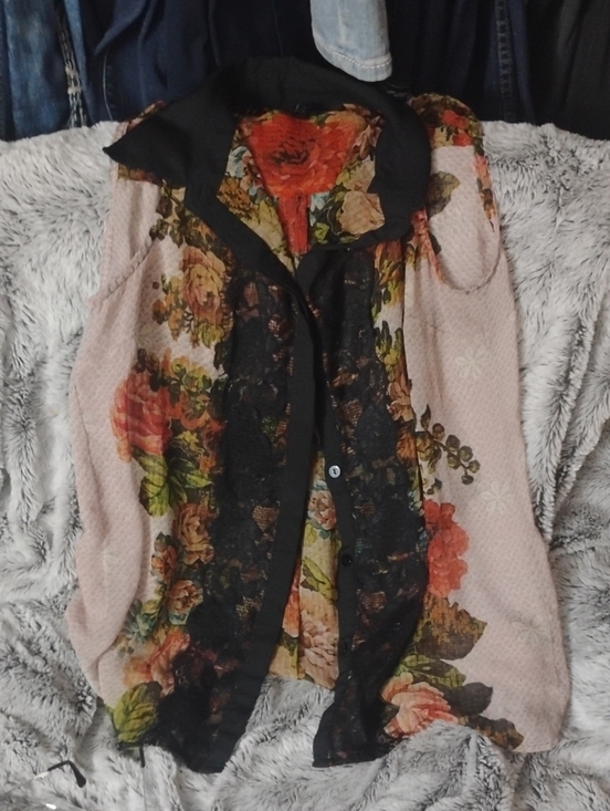new directions Tops - New Directions Floral Print Shell in Pink, Green and Black W/Lace
